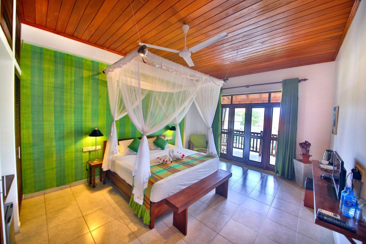 Rockside Beach Resort Bentota Kültér fotó