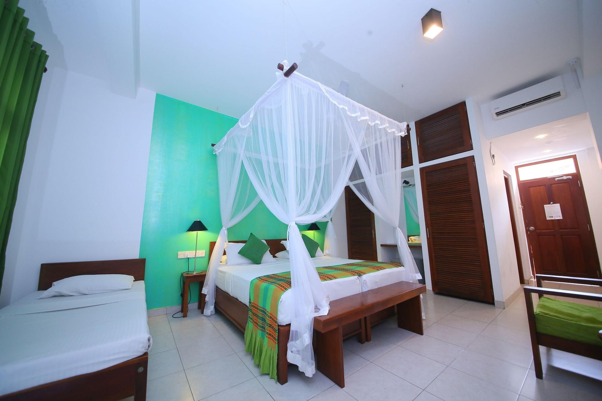 Rockside Beach Resort Bentota Kültér fotó