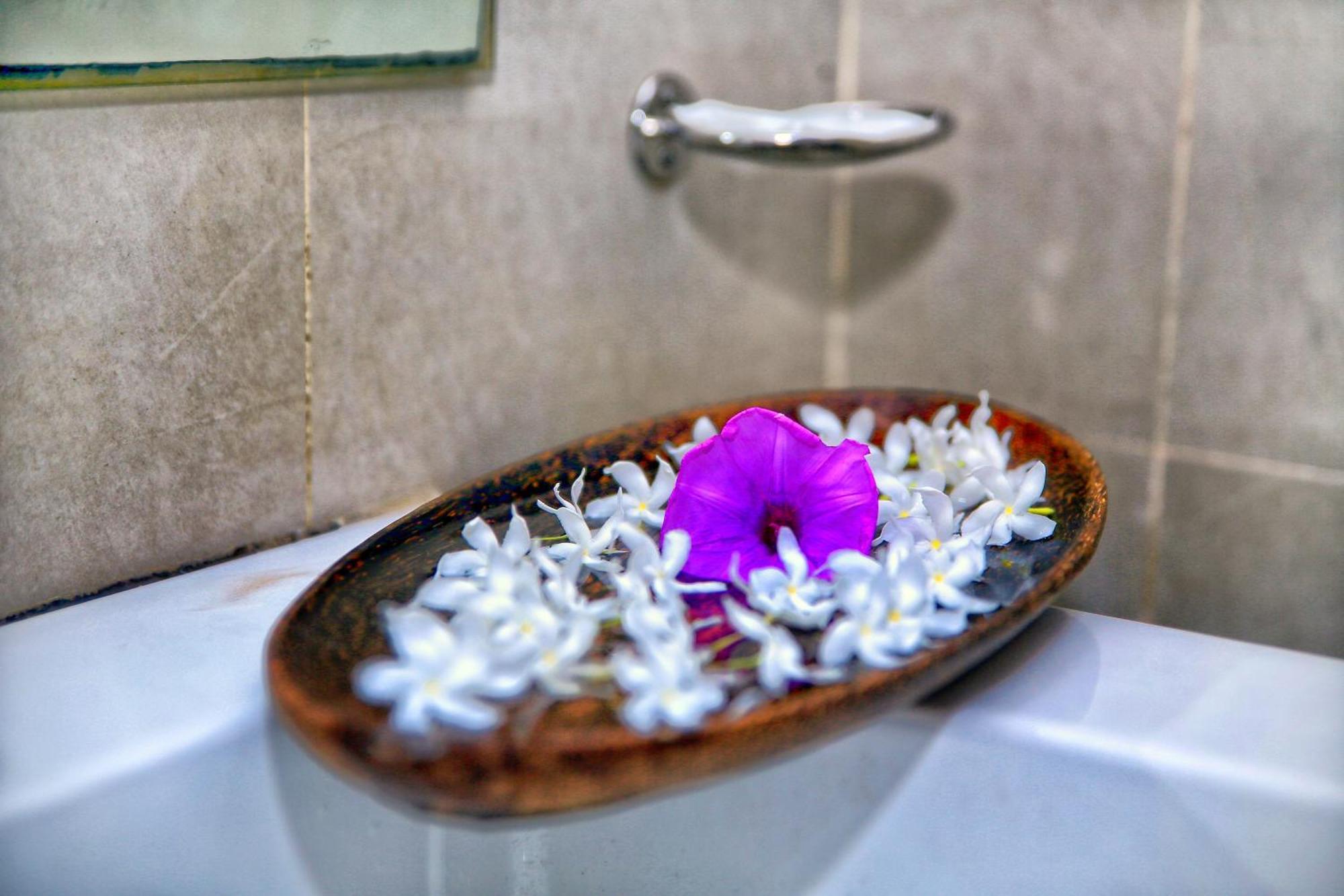 Rockside Beach Resort Bentota Kültér fotó
