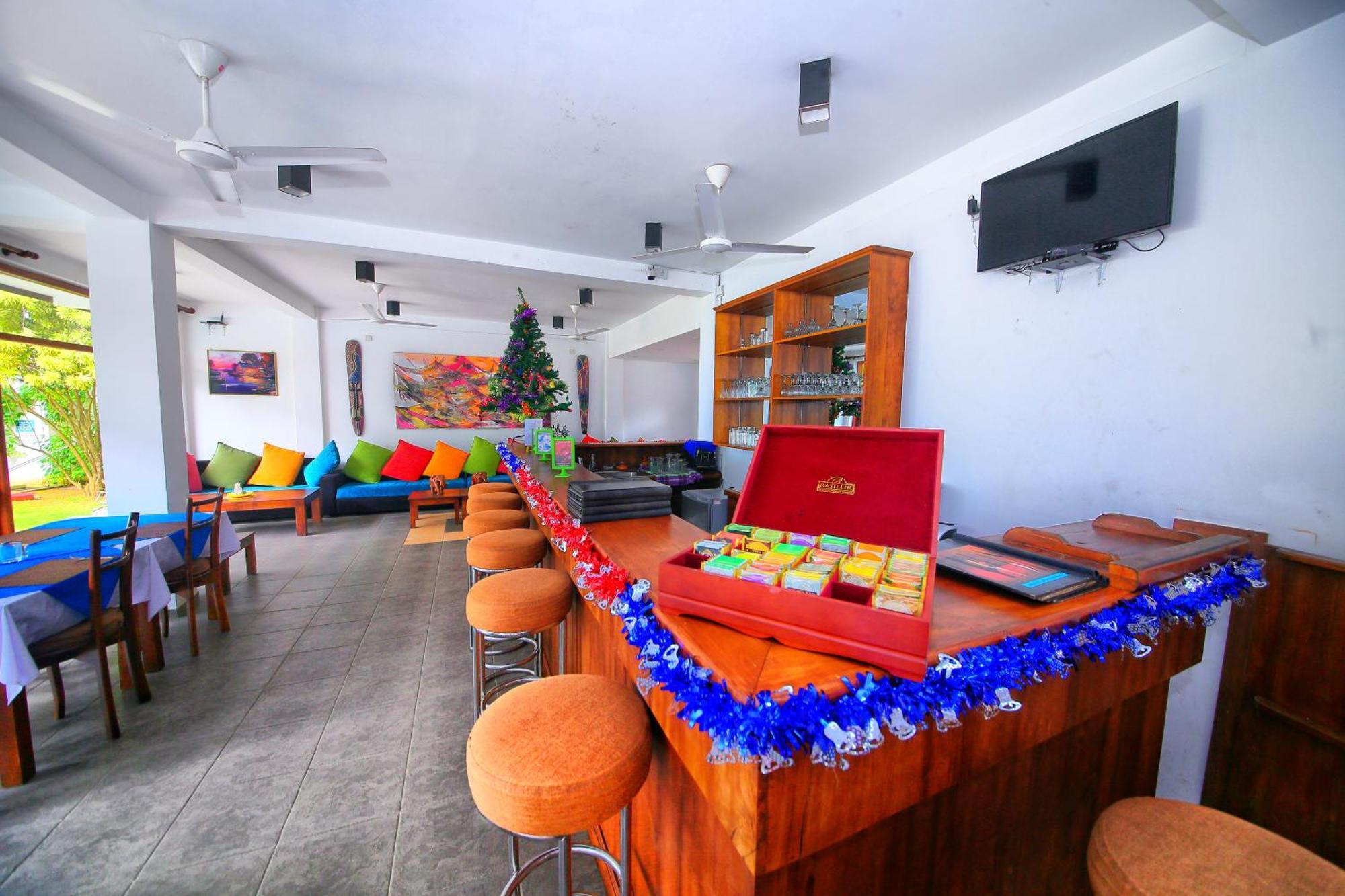 Rockside Beach Resort Bentota Kültér fotó