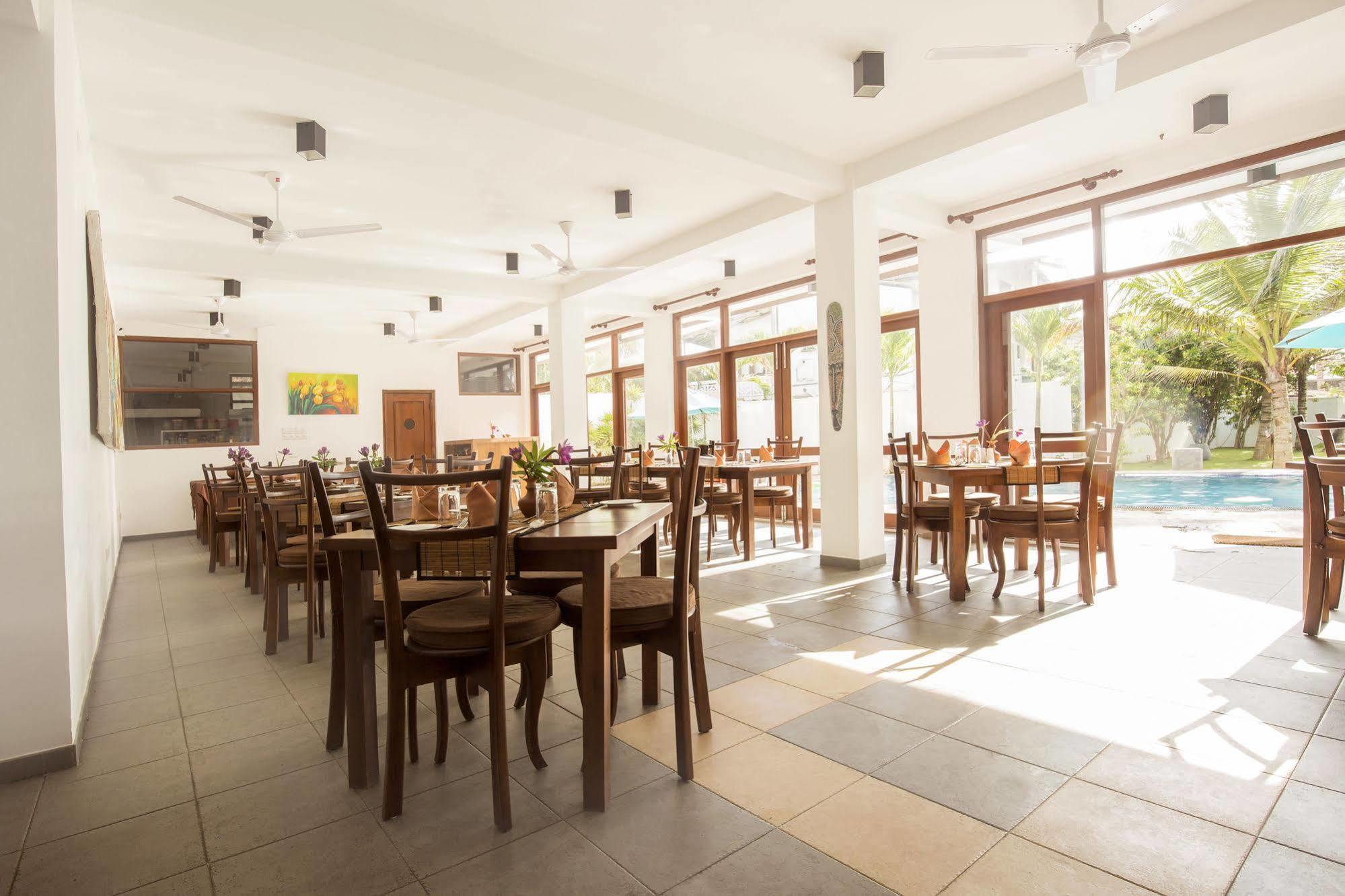 Rockside Beach Resort Bentota Kültér fotó