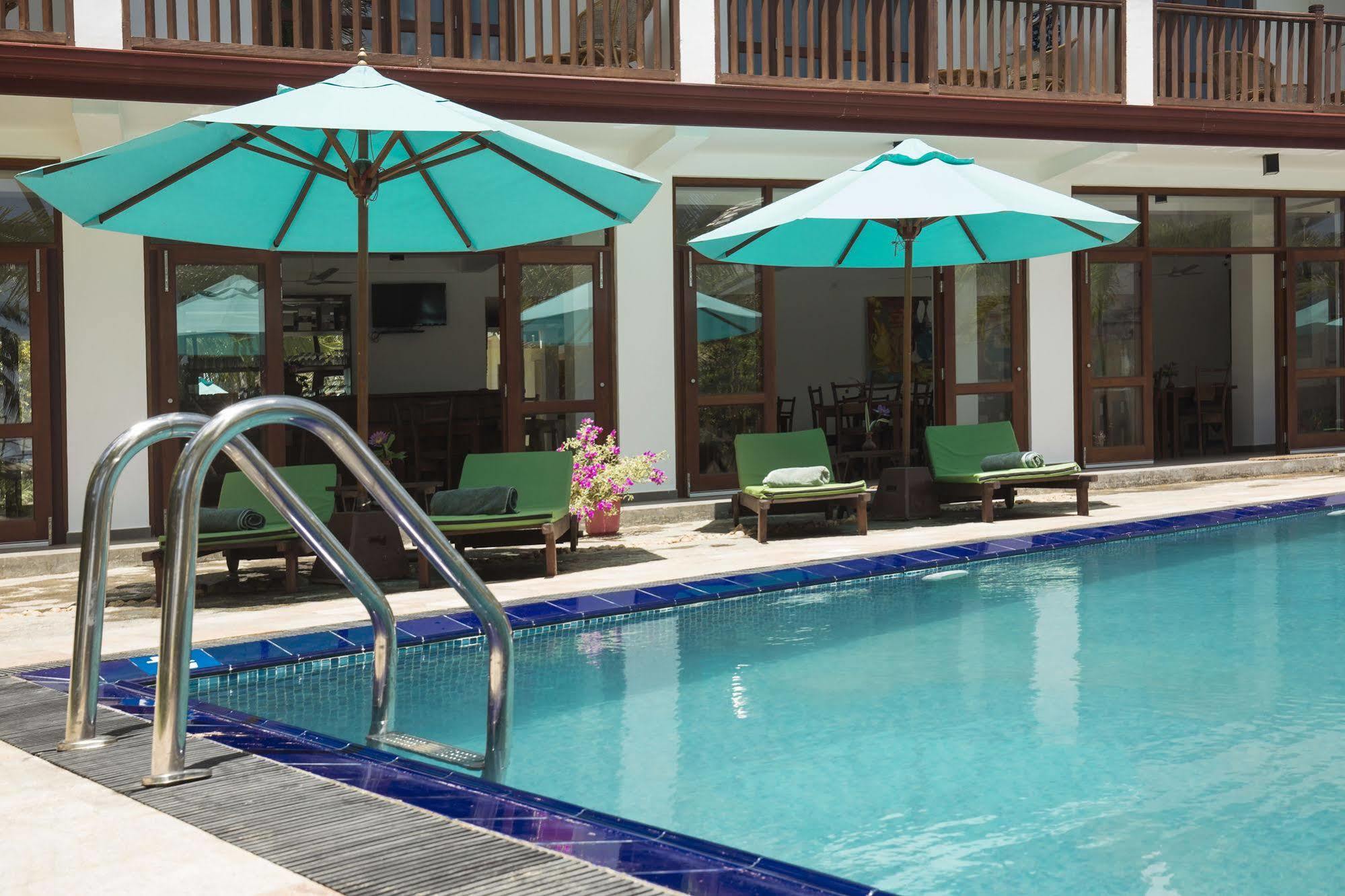 Rockside Beach Resort Bentota Kültér fotó