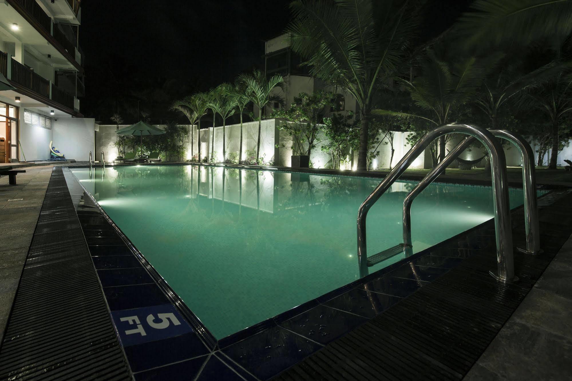 Rockside Beach Resort Bentota Kültér fotó